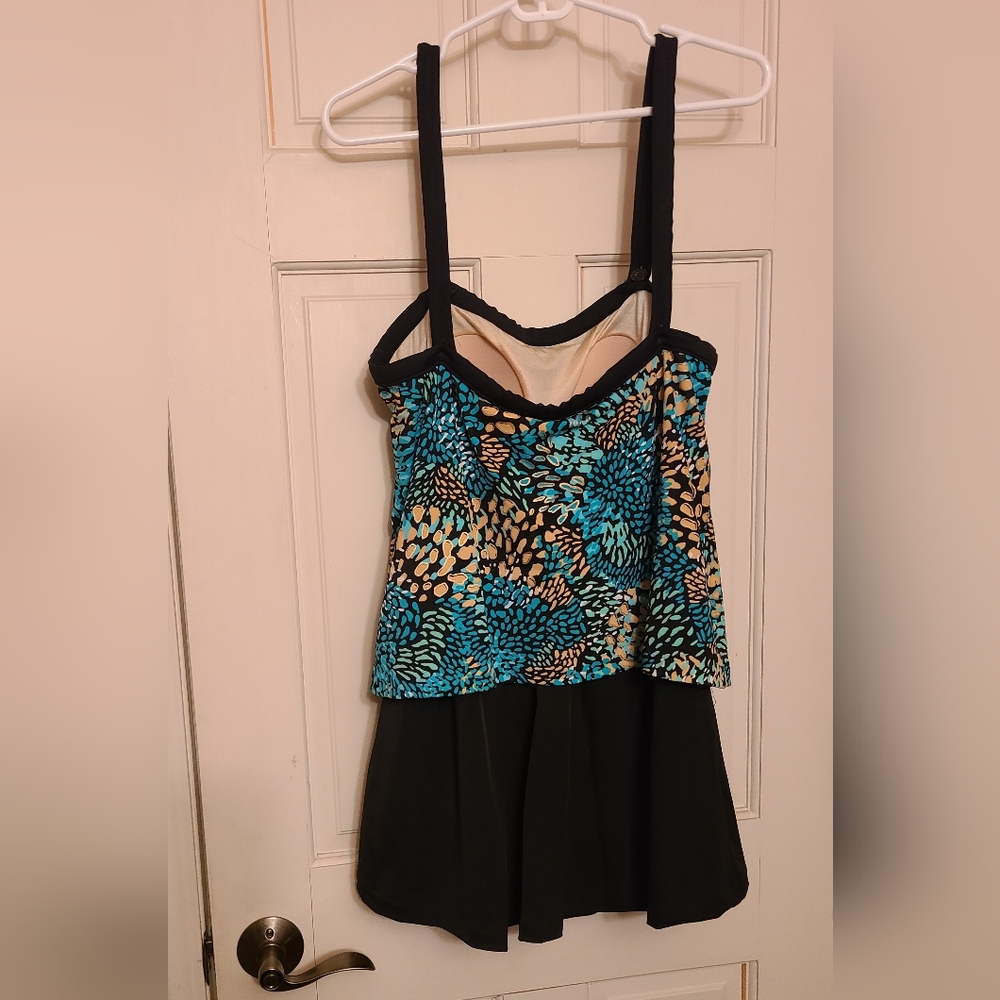 Women's Size 14 swimsuit by Maxine - Picture 2 of 3